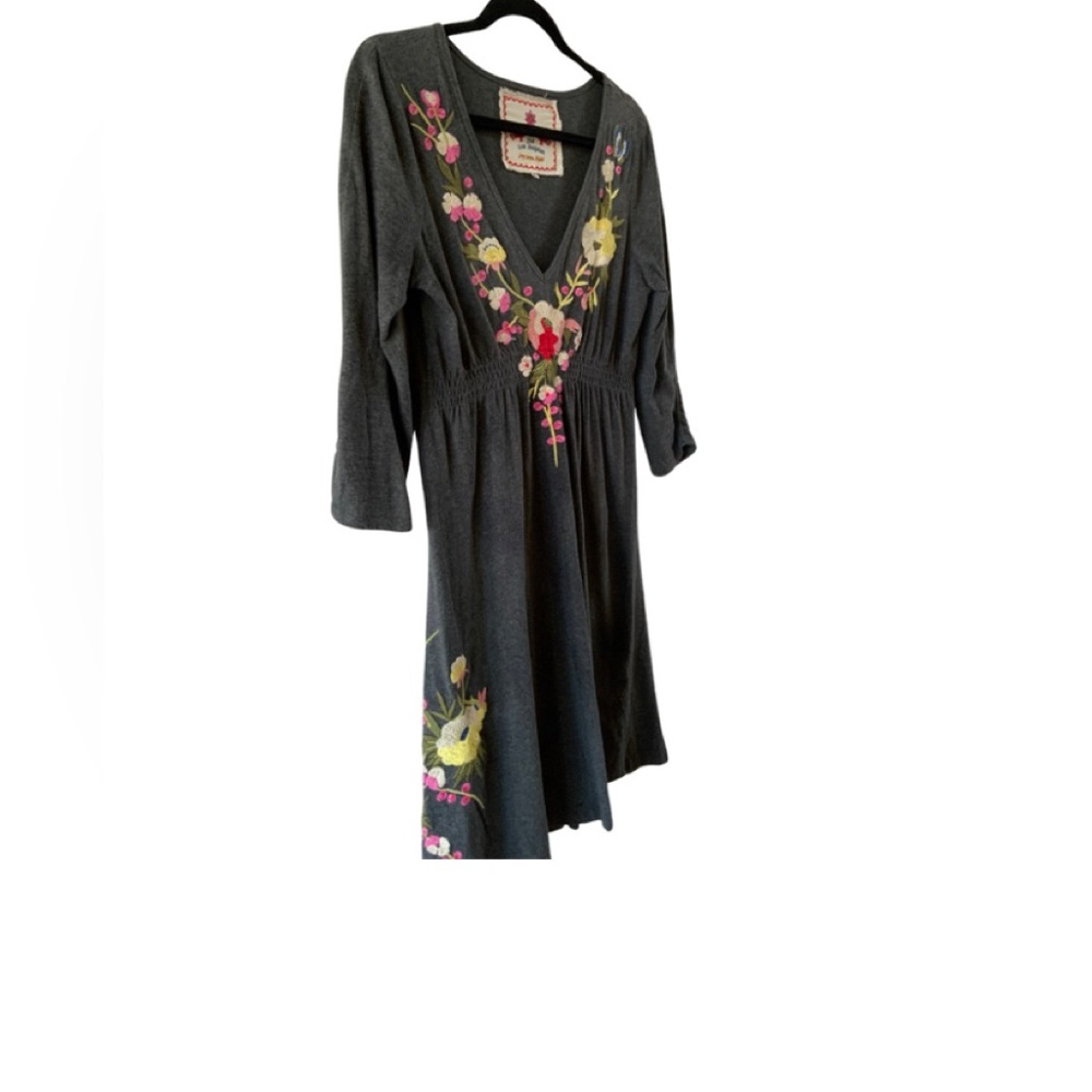 Gray dress with stitch embroidery